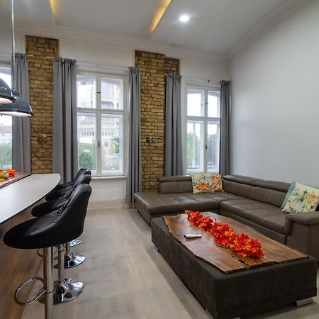 Tower Szeged Belvarosi Exkluziv Panoramas Apartman - Free Parking エクステリア 写真